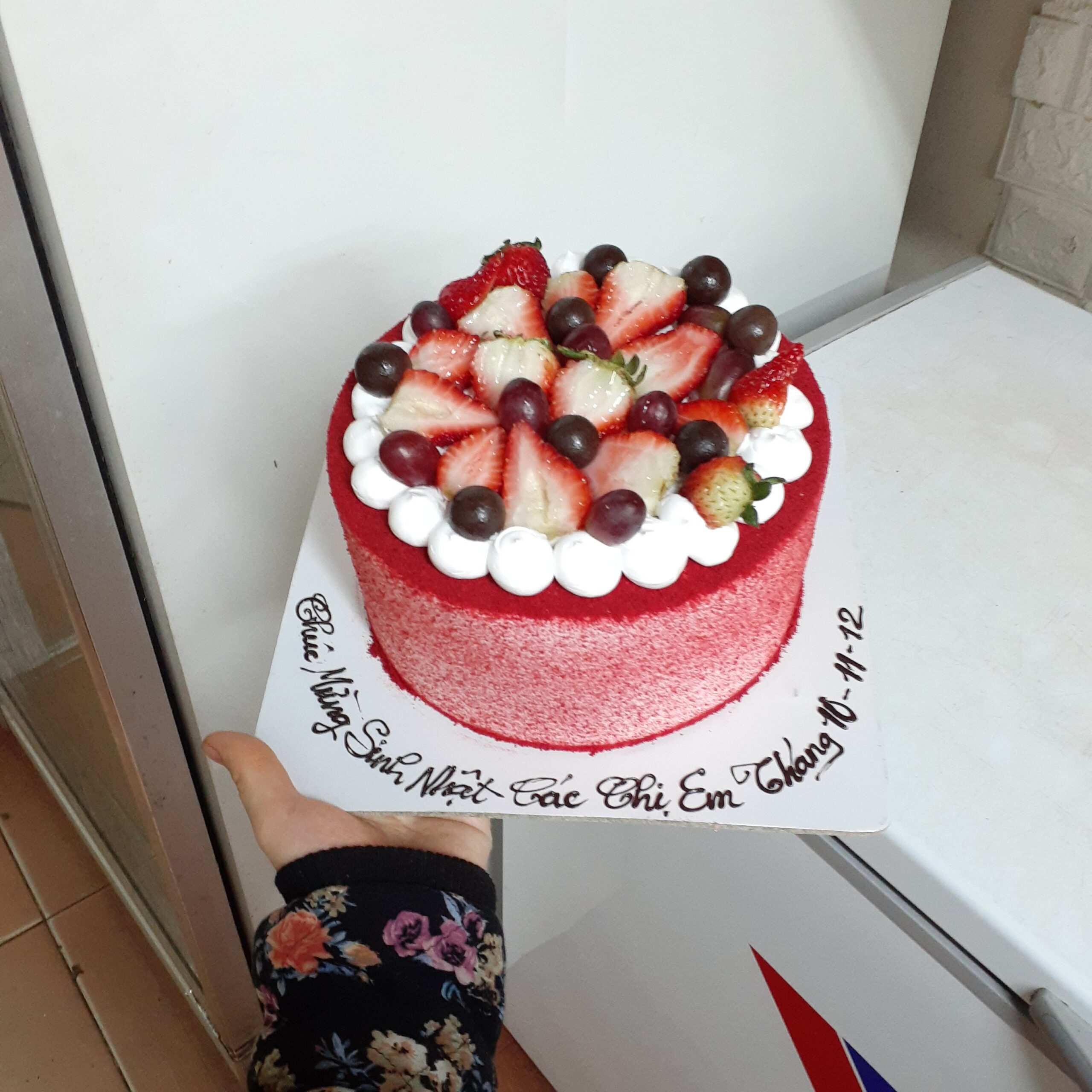 Bánh Red Velvet trang trí dâu tươi trái tim CO-1377 - Cake Ocean