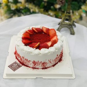 Bánh kem tươi, bột redvelvet , dâu tây ngọt ngào