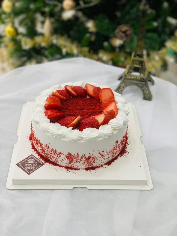 Bánh kem tươi, bột redvelvet , dâu tây ngọt ngào